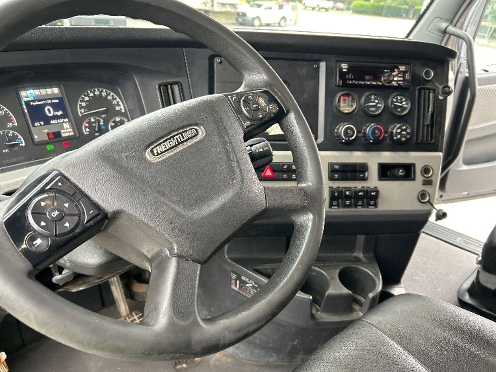 Sleeper Tractor-Heavy Duty Tractors-Freightliner-2020-T12664ST-Lexington-SC-482,408\n\t\tmiles-$ 73,000 - Image 9