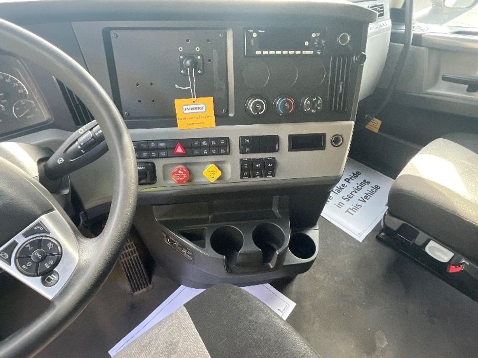 Sleeper Tractor-Heavy Duty Tractors-Freightliner-2020-T12664ST-Lithia Springs-GA-583,471\n\t\tmiles-$ 56,750 - Image 12