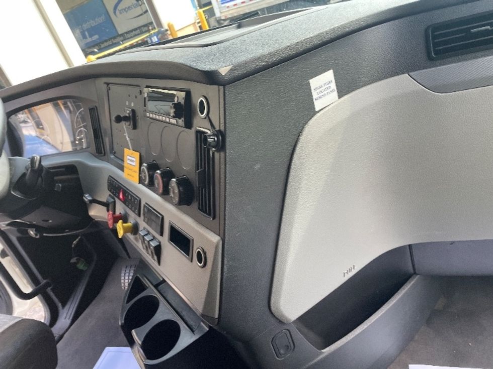 Sleeper Tractor-Heavy Duty Tractors-Freightliner-2020-T12664ST-Lithia Springs-GA-583,471\n\t\tmiles-$ 56,750 - Image 15