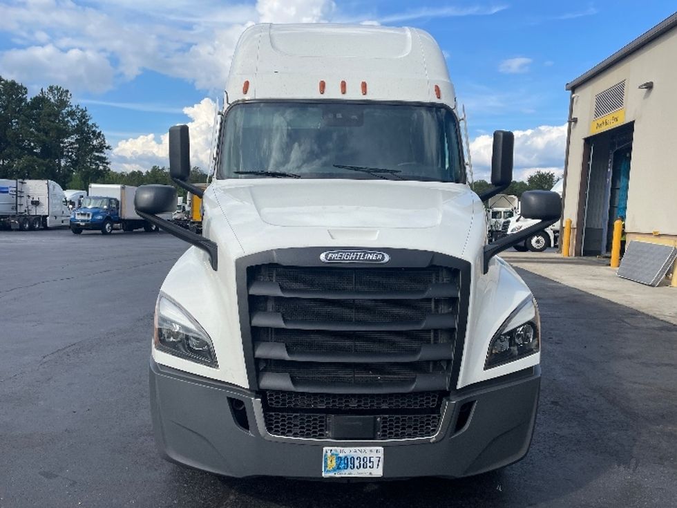 Sleeper Tractor-Heavy Duty Tractors-Freightliner-2020-T12664ST-Lithia Springs-GA-583,471\n\t\tmiles-$ 56,750 - Image 2