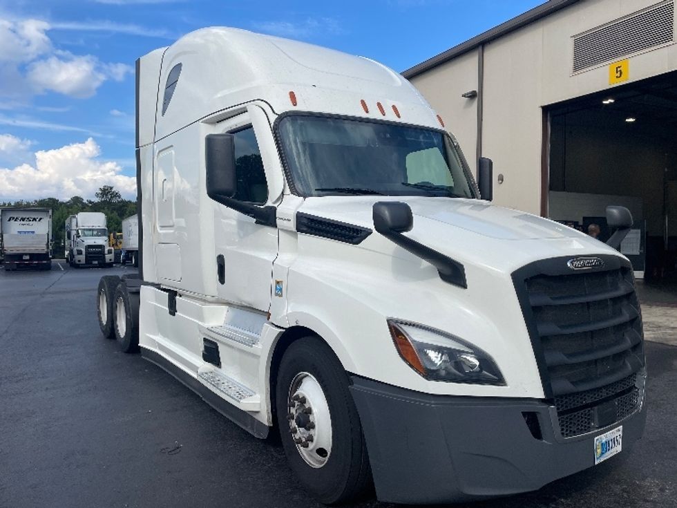Sleeper Tractor-Heavy Duty Tractors-Freightliner-2020-T12664ST-Lithia Springs-GA-583,471\n\t\tmiles-$ 56,750 - Image 3