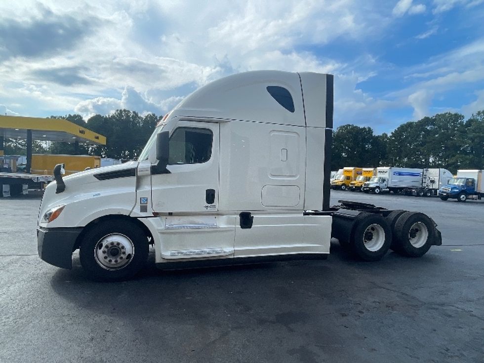 Sleeper Tractor-Heavy Duty Tractors-Freightliner-2020-T12664ST-Lithia Springs-GA-583,471\n\t\tmiles-$ 56,750 - Image 4