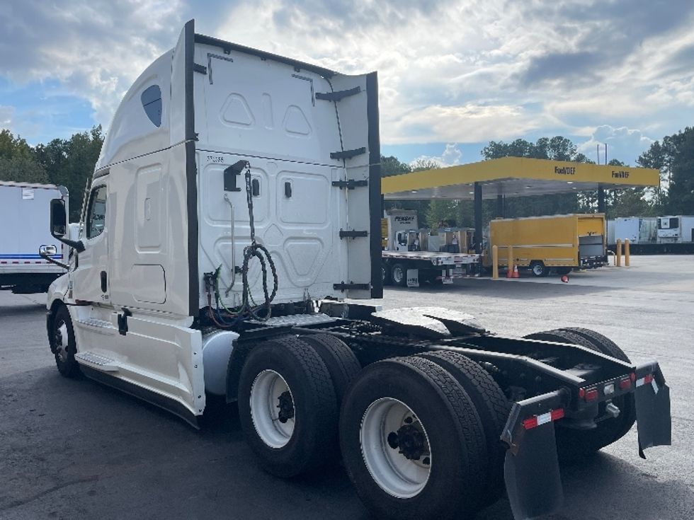 Sleeper Tractor-Heavy Duty Tractors-Freightliner-2020-T12664ST-Lithia Springs-GA-583,471\n\t\tmiles-$ 56,750 - Image 5