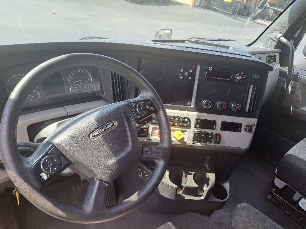 Sleeper Tractor-Heavy Duty Tractors-Freightliner-2020-T12664ST-Lithia Springs-GA-663,500\n\t\tmiles-$ 50,500 - Image 10