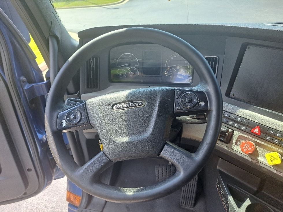 Sleeper Tractor-Heavy Duty Tractors-Freightliner-2020-T12664ST-Lithia Springs-GA-663,500\n\t\tmiles-$ 50,500 - Image 11
