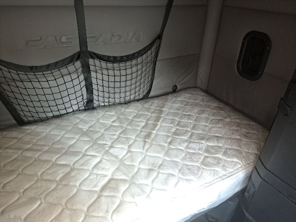 Sleeper Tractor-Heavy Duty Tractors-Freightliner-2020-T12664ST-Lithia Springs-GA-663,500\n\t\tmiles-$ 50,500 - Image 17