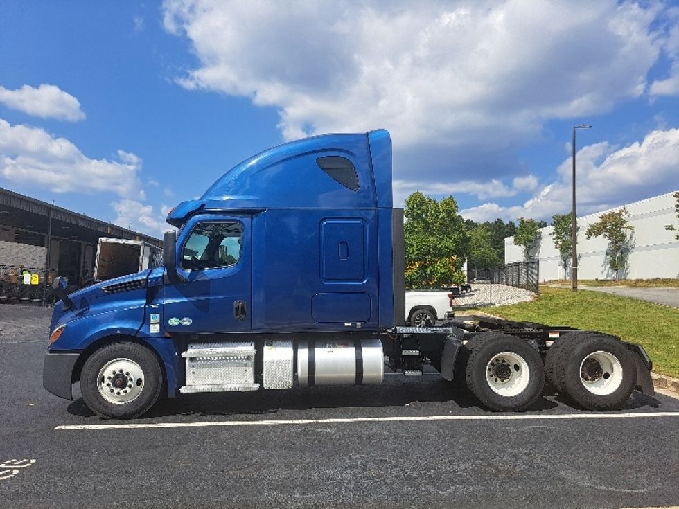 Sleeper Tractor-Heavy Duty Tractors-Freightliner-2020-T12664ST-Lithia Springs-GA-663,500\n\t\tmiles-$ 50,500 - Image 4