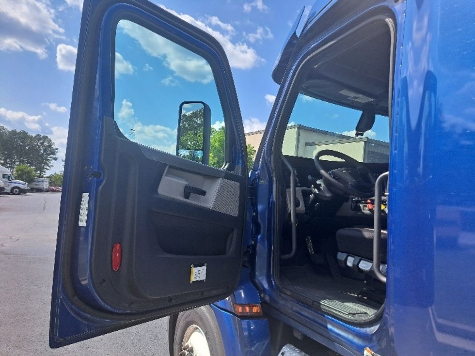 Sleeper Tractor-Heavy Duty Tractors-Freightliner-2020-T12664ST-Lithia Springs-GA-663,500\n\t\tmiles-$ 50,500 - Image 9