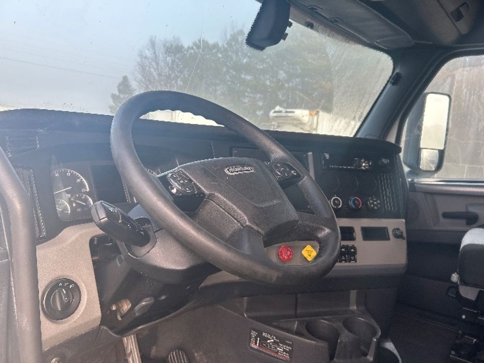 Sleeper Tractor-Heavy Duty Tractors-Freightliner-2020-T12664ST-Little Rock-AR-537,894\n\t\tmiles-$ 55,250 - Image 10