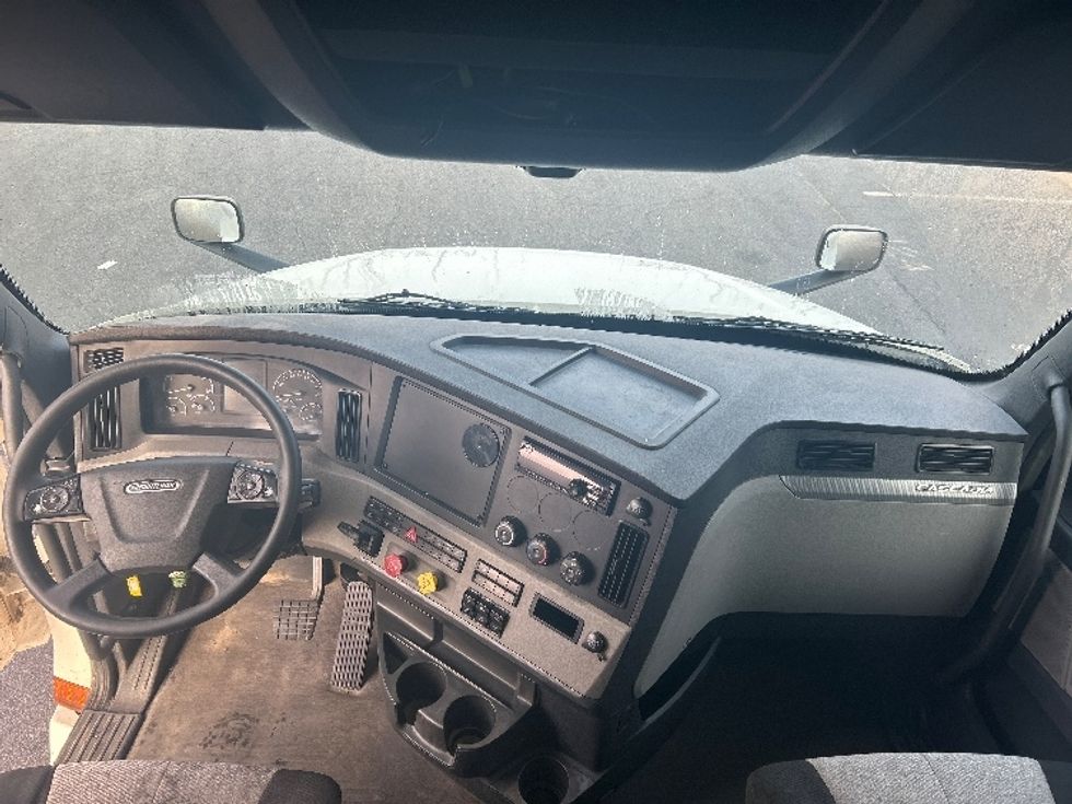 Sleeper Tractor-Heavy Duty Tractors-Freightliner-2020-T12664ST-Little Rock-AR-537,894\n\t\tmiles-$ 55,250 - Image 12