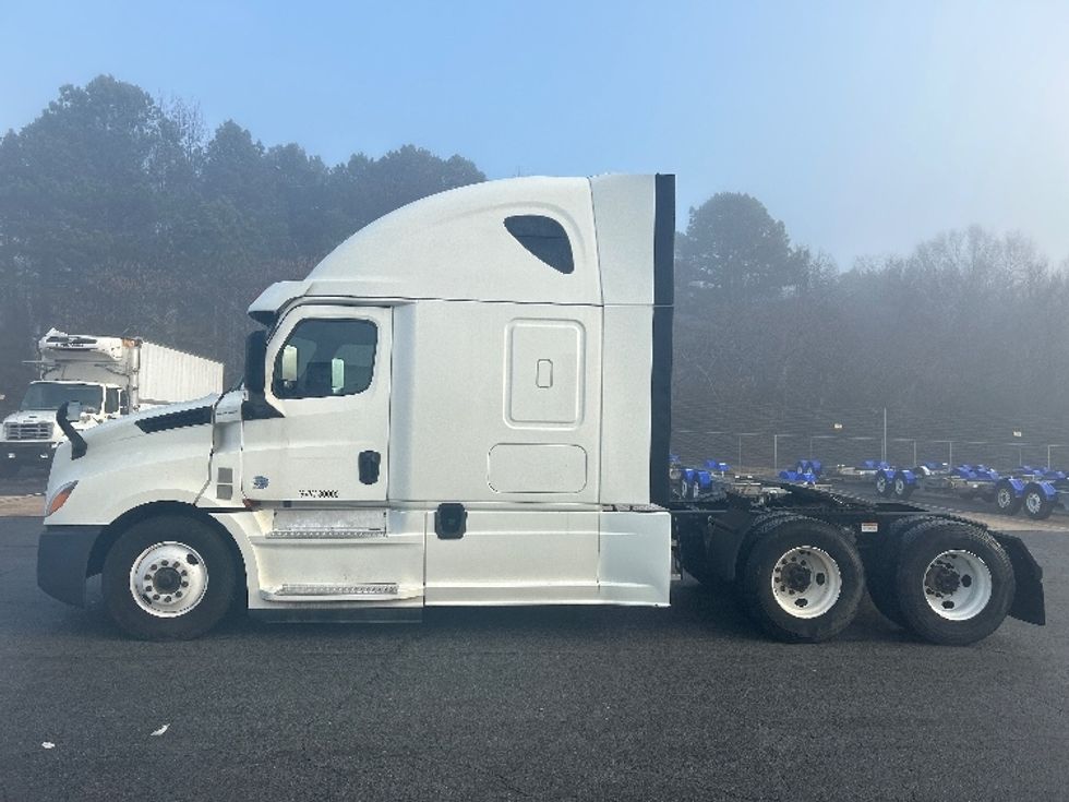 Sleeper Tractor-Heavy Duty Tractors-Freightliner-2020-T12664ST-Little Rock-AR-537,894\n\t\tmiles-$ 55,250 - Image 4