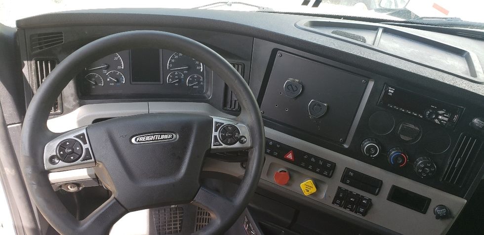 Sleeper Tractor-Heavy Duty Tractors-Freightliner-2020-T12664ST-Little Rock-AR-650,647\n\t\tmiles-$ 14,500 - Image 10