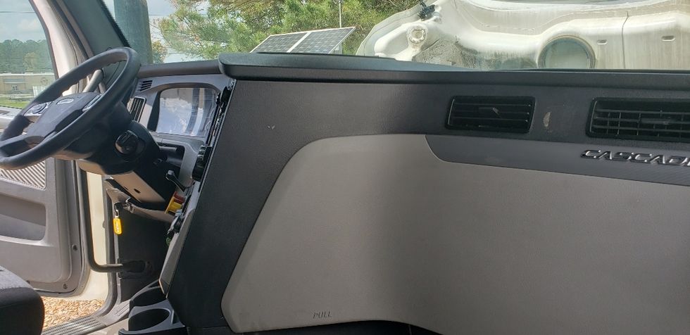 Sleeper Tractor-Heavy Duty Tractors-Freightliner-2020-T12664ST-Little Rock-AR-650,647\n\t\tmiles-$ 14,500 - Image 14