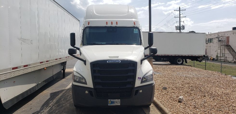 Sleeper Tractor-Heavy Duty Tractors-Freightliner-2020-T12664ST-Little Rock-AR-650,647\n\t\tmiles-$ 14,500 - Image 2