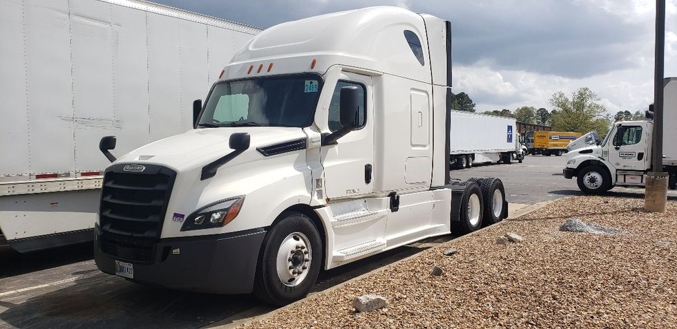 Sleeper Tractor-Heavy Duty Tractors-Freightliner-2020-T12664ST-Little Rock-AR-650,647\n\t\tmiles-$ 14,500 - Image 3