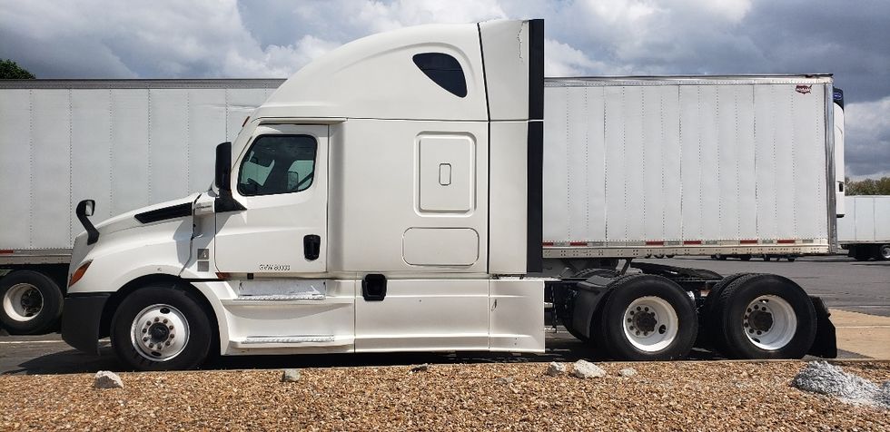 Sleeper Tractor-Heavy Duty Tractors-Freightliner-2020-T12664ST-Little Rock-AR-650,647\n\t\tmiles-$ 14,500 - Image 4