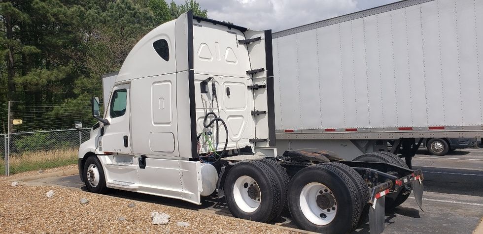 Sleeper Tractor-Heavy Duty Tractors-Freightliner-2020-T12664ST-Little Rock-AR-650,647\n\t\tmiles-$ 14,500 - Image 5
