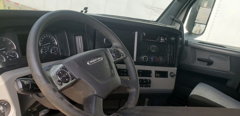 Sleeper Tractor-Heavy Duty Tractors-Freightliner-2020-T12664ST-Little Rock-AR-650,647\n\t\tmiles-$ 14,500 - Image 9