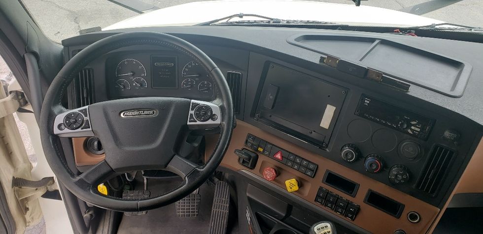 Sleeper Tractor-Heavy Duty Tractors-Freightliner-2020-T12664ST-Little Rock-AR-683,922\n\t\tmiles-$ 45,500 - Image 11