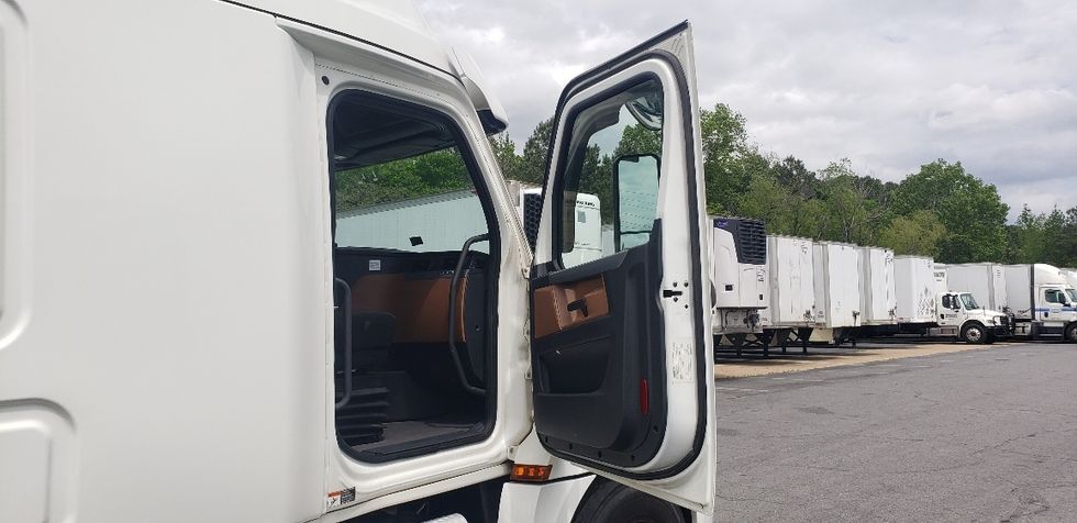 Sleeper Tractor-Heavy Duty Tractors-Freightliner-2020-T12664ST-Little Rock-AR-683,922\n\t\tmiles-$ 45,500 - Image 13