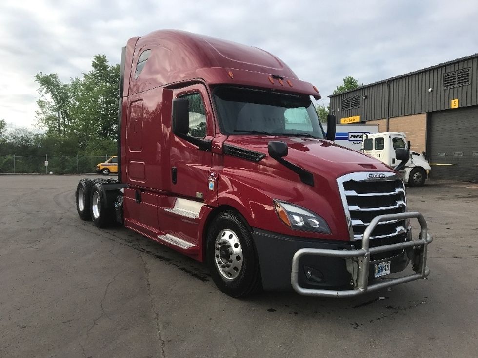 Sleeper Tractor-Heavy Duty Tractors-Freightliner-2020-T12664ST-Liverpool-NY-650,000\n\t\tmiles-$ 51,000 - Image 1