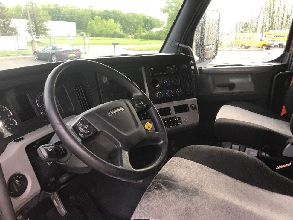Sleeper Tractor-Heavy Duty Tractors-Freightliner-2020-T12664ST-Liverpool-NY-650,000\n\t\tmiles-$ 51,000 - Image 10