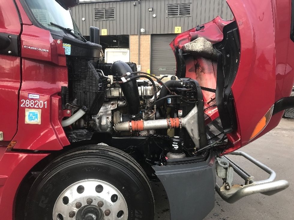 Sleeper Tractor-Heavy Duty Tractors-Freightliner-2020-T12664ST-Liverpool-NY-650,000\n\t\tmiles-$ 51,000 - Image 20