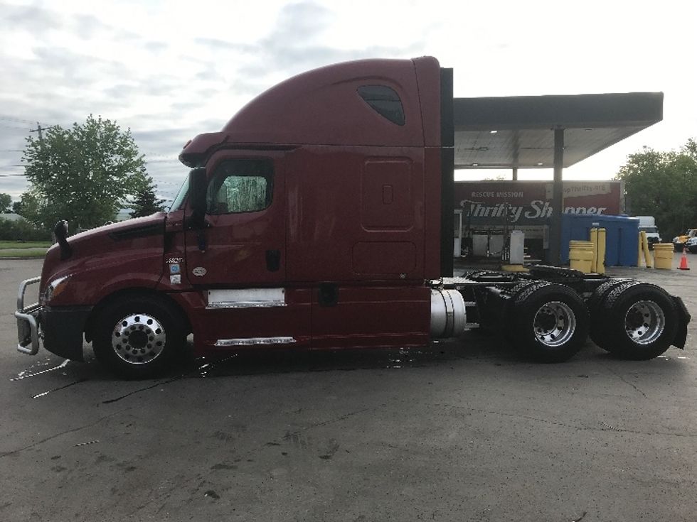 Sleeper Tractor-Heavy Duty Tractors-Freightliner-2020-T12664ST-Liverpool-NY-650,000\n\t\tmiles-$ 51,000 - Image 4