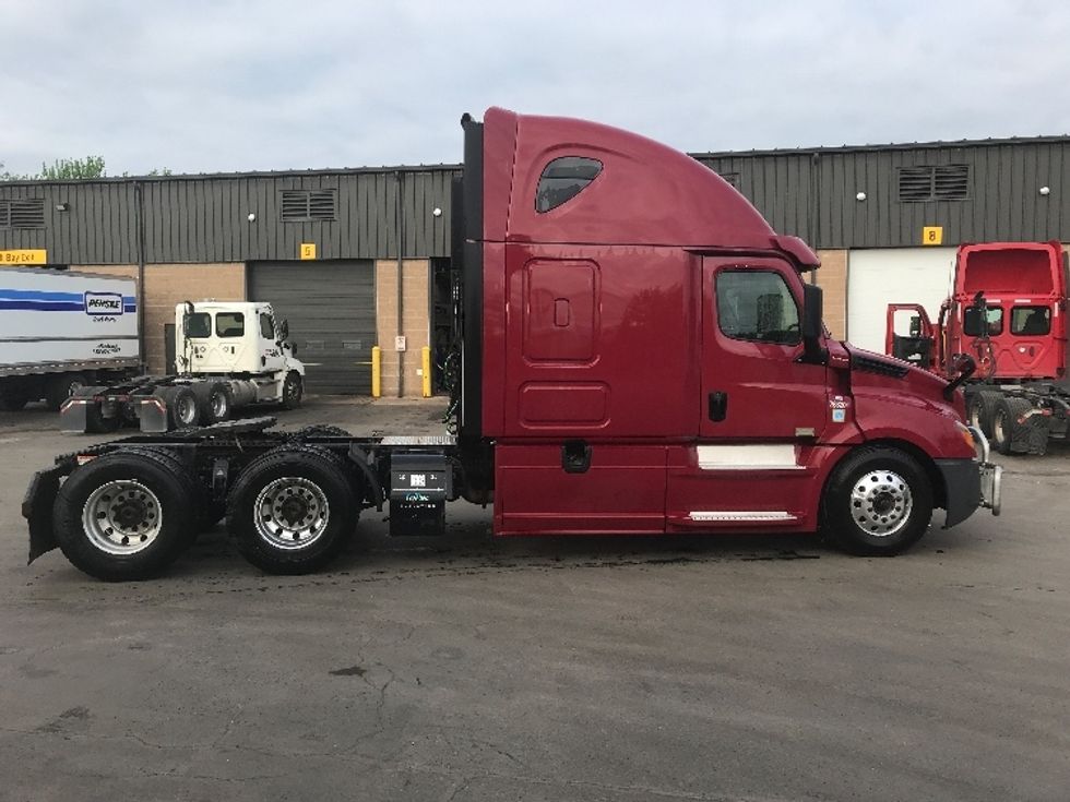 Sleeper Tractor-Heavy Duty Tractors-Freightliner-2020-T12664ST-Liverpool-NY-650,000\n\t\tmiles-$ 51,000 - Image 8