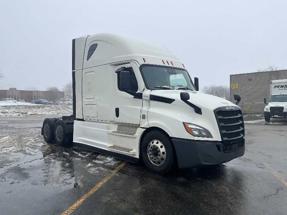 Sleeper Tractor-Heavy Duty Tractors-Freightliner-2020-T12664ST-London-ON-785,513\n\t\tkm-$ 74,250 - Image 1
