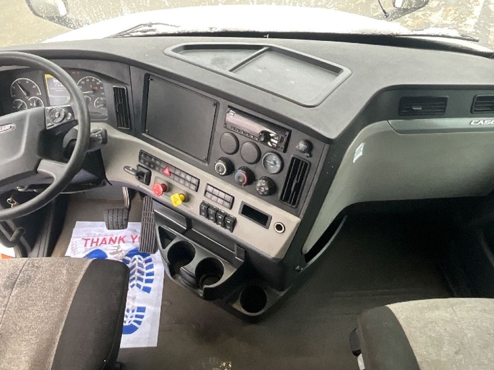 Sleeper Tractor-Heavy Duty Tractors-Freightliner-2020-T12664ST-London-ON-785,513\n\t\tkm-$ 74,250 - Image 12