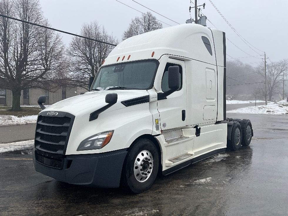 Sleeper Tractor-Heavy Duty Tractors-Freightliner-2020-T12664ST-London-ON-785,513\n\t\tkm-$ 74,250 - Image 3