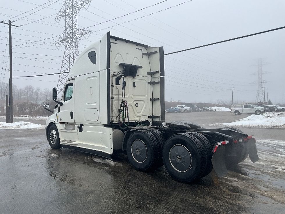 Sleeper Tractor-Heavy Duty Tractors-Freightliner-2020-T12664ST-London-ON-785,513\n\t\tkm-$ 74,250 - Image 5