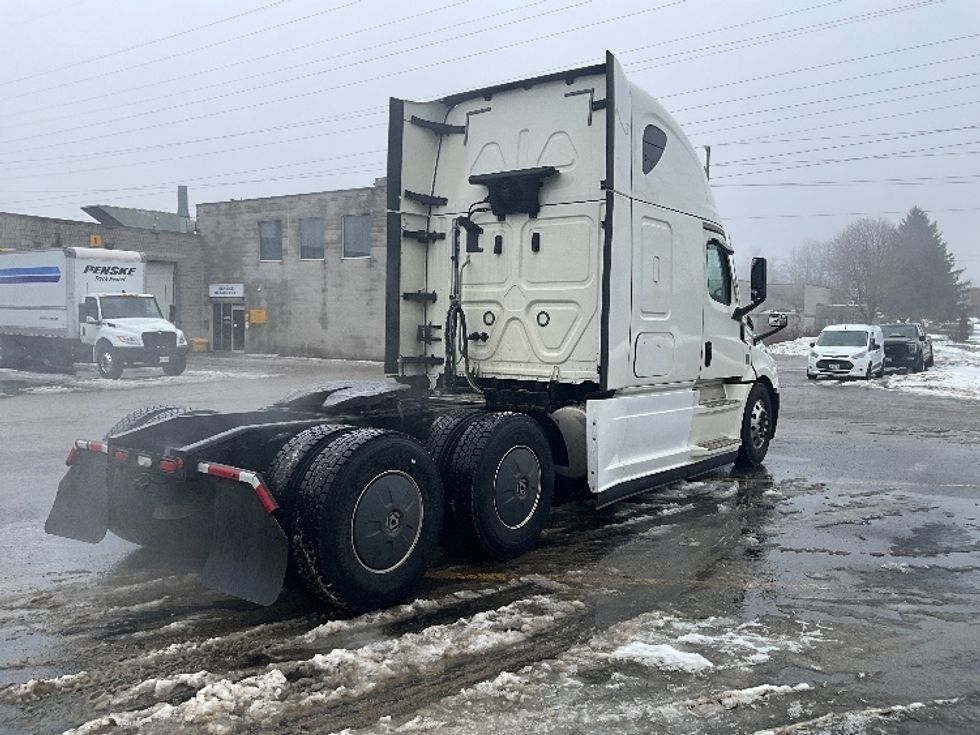Sleeper Tractor-Heavy Duty Tractors-Freightliner-2020-T12664ST-London-ON-785,513\n\t\tkm-$ 74,250 - Image 7