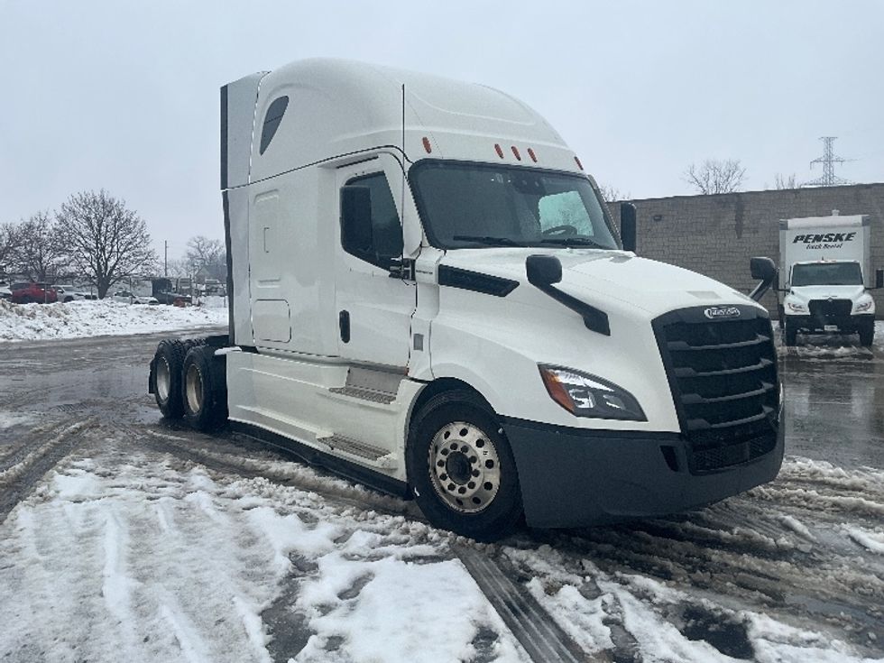 Sleeper Tractor-Heavy Duty Tractors-Freightliner-2020-T12664ST-London-ON-866,654\n\t\tkm-$ 69,750 - Image 1