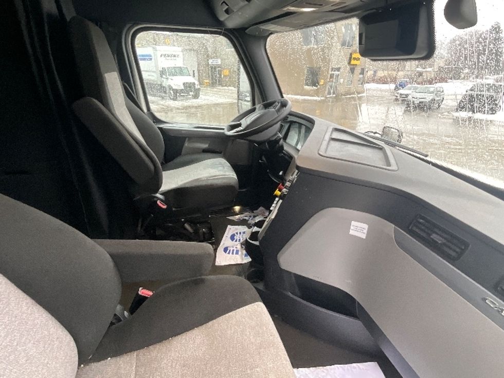 Sleeper Tractor-Heavy Duty Tractors-Freightliner-2020-T12664ST-London-ON-866,654\n\t\tkm-$ 69,750 - Image 15