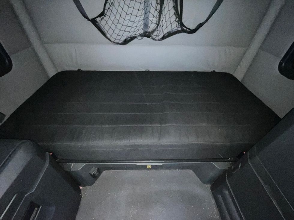 Sleeper Tractor-Heavy Duty Tractors-Freightliner-2020-T12664ST-London-ON-866,654\n\t\tkm-$ 69,750 - Image 17