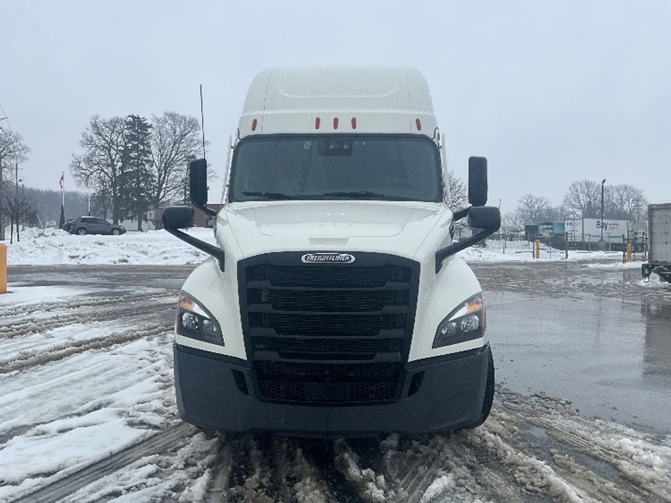 Sleeper Tractor-Heavy Duty Tractors-Freightliner-2020-T12664ST-London-ON-866,654\n\t\tkm-$ 69,750 - Image 2