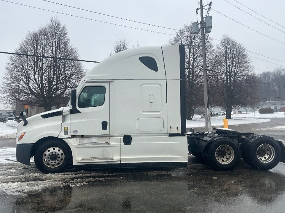 Sleeper Tractor-Heavy Duty Tractors-Freightliner-2020-T12664ST-London-ON-866,654\n\t\tkm-$ 69,750 - Image 4