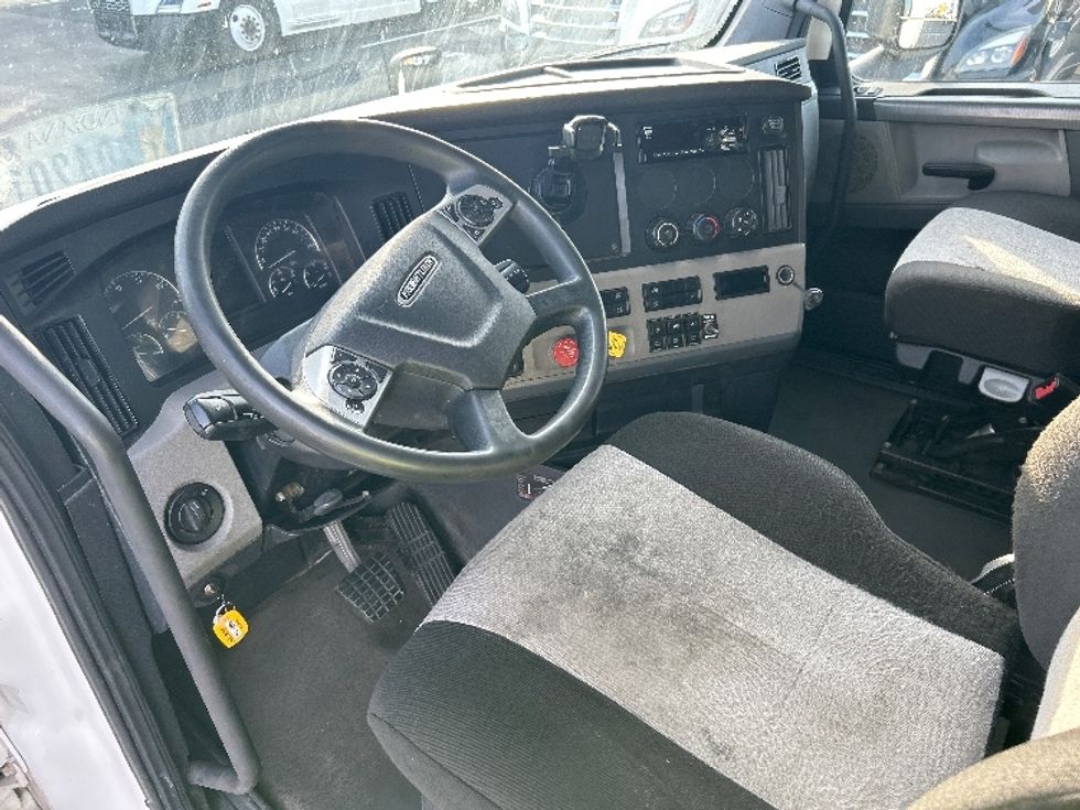 Sleeper Tractor-Heavy Duty Tractors-Freightliner-2020-T12664ST-Louisville-KY-418,917\n\t\tmiles-$ 58,250 - Image 10