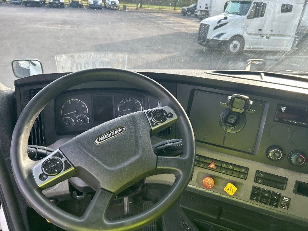 Sleeper Tractor-Heavy Duty Tractors-Freightliner-2020-T12664ST-Louisville-KY-418,917\n\t\tmiles-$ 58,250 - Image 11