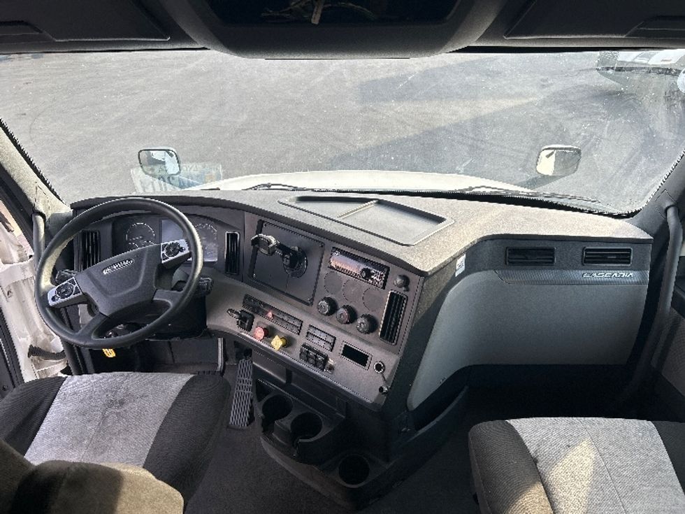 Sleeper Tractor-Heavy Duty Tractors-Freightliner-2020-T12664ST-Louisville-KY-418,917\n\t\tmiles-$ 58,250 - Image 12