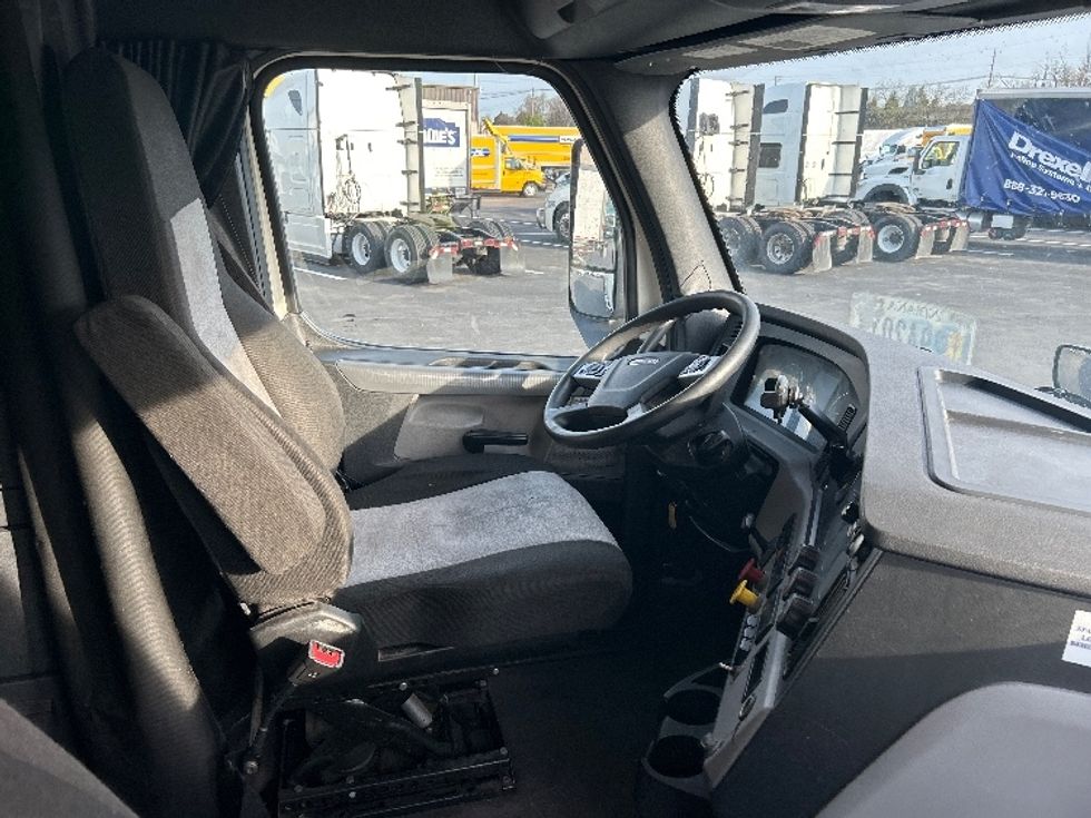 Sleeper Tractor-Heavy Duty Tractors-Freightliner-2020-T12664ST-Louisville-KY-418,917\n\t\tmiles-$ 58,250 - Image 15