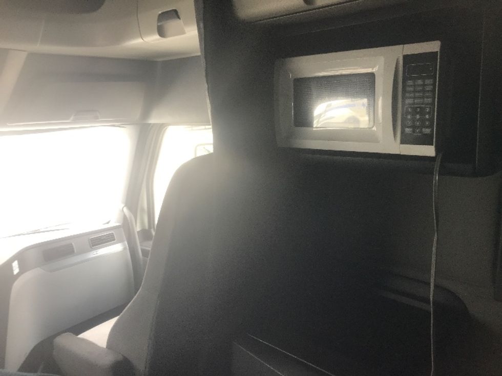 Sleeper Tractor-Heavy Duty Tractors-Freightliner-2020-T12664ST-Louisville-KY-418,917\n\t\tmiles-$ 58,250 - Image 19