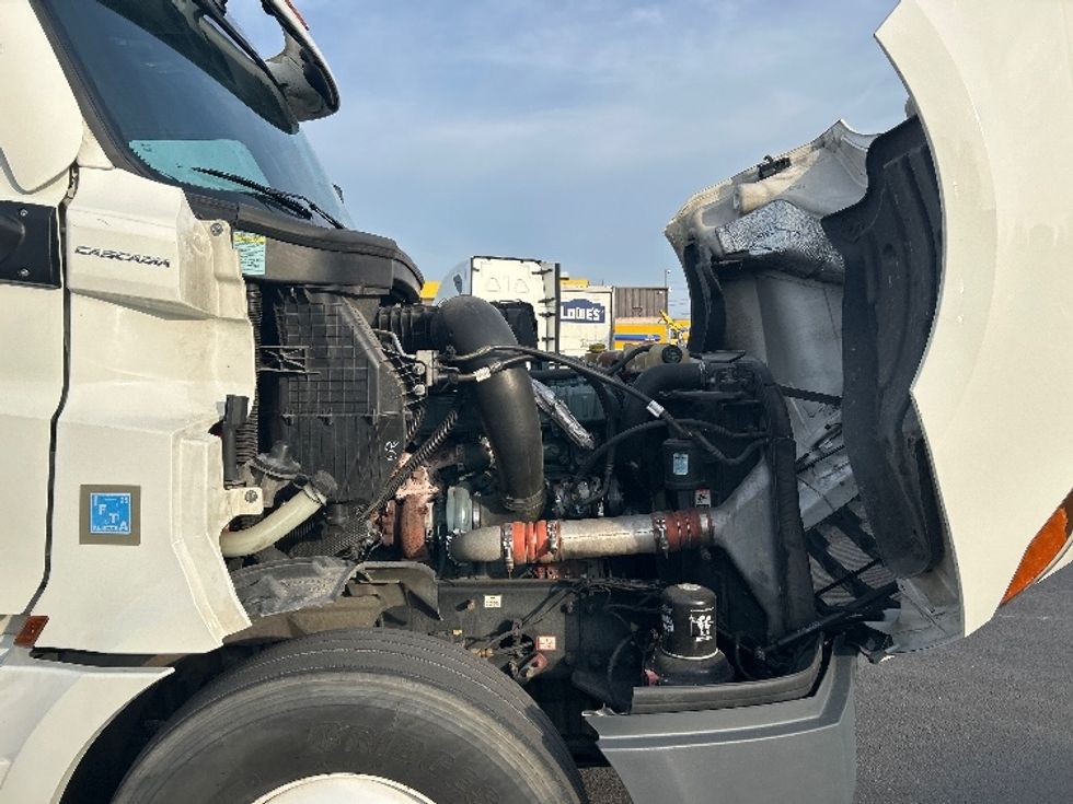 Sleeper Tractor-Heavy Duty Tractors-Freightliner-2020-T12664ST-Louisville-KY-418,917\n\t\tmiles-$ 58,250 - Image 20