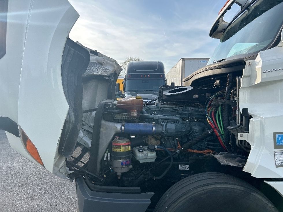 Sleeper Tractor-Heavy Duty Tractors-Freightliner-2020-T12664ST-Louisville-KY-418,917\n\t\tmiles-$ 58,250 - Image 21