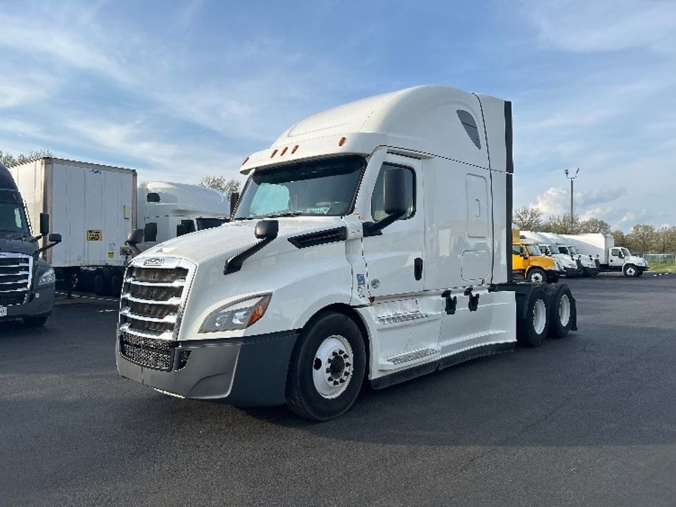 Sleeper Tractor-Heavy Duty Tractors-Freightliner-2020-T12664ST-Louisville-KY-418,917\n\t\tmiles-$ 58,250 - Image 3