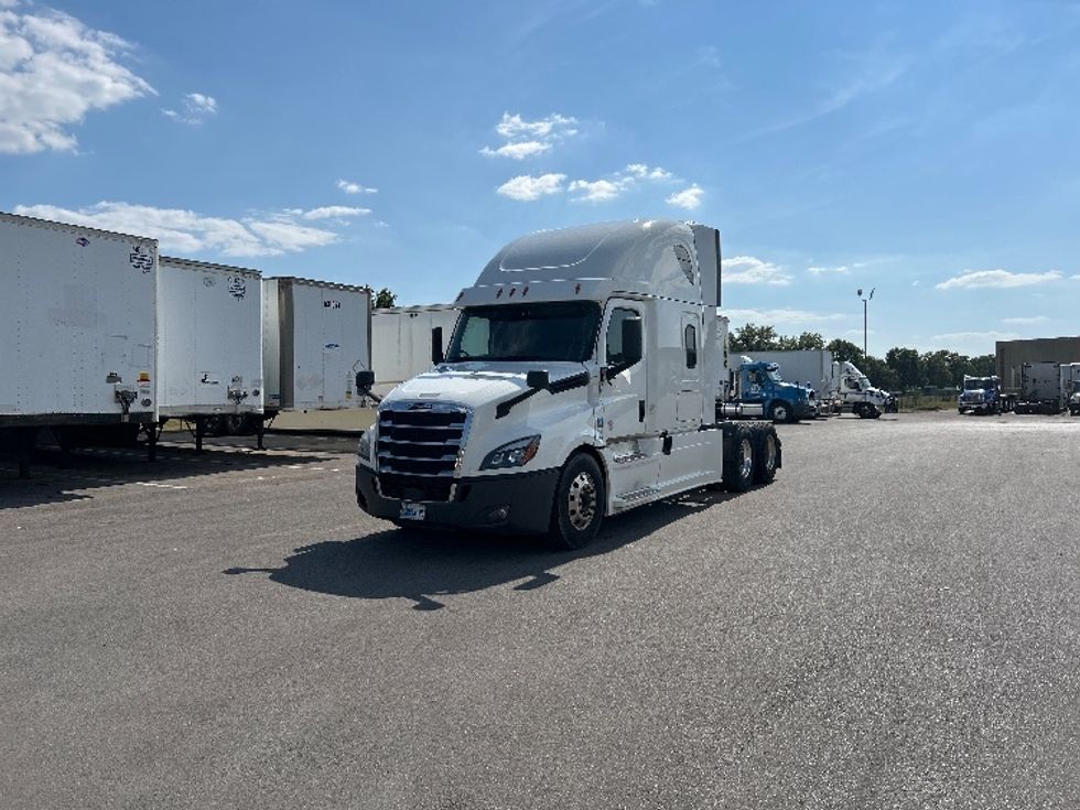 Sleeper Tractor-Heavy Duty Tractors-Freightliner-2020-T12664ST-Louisville-KY-489,405\n\t\tmiles-$ 62,750 - Image 1