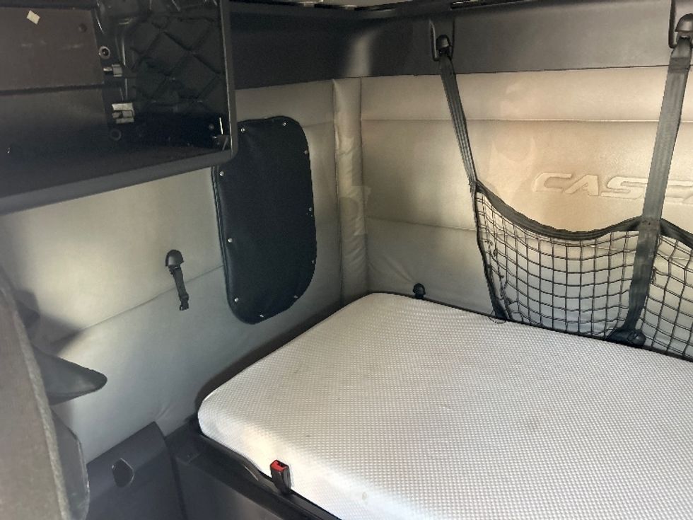 Sleeper Tractor-Heavy Duty Tractors-Freightliner-2020-T12664ST-Louisville-KY-489,405\n\t\tmiles-$ 62,750 - Image 18