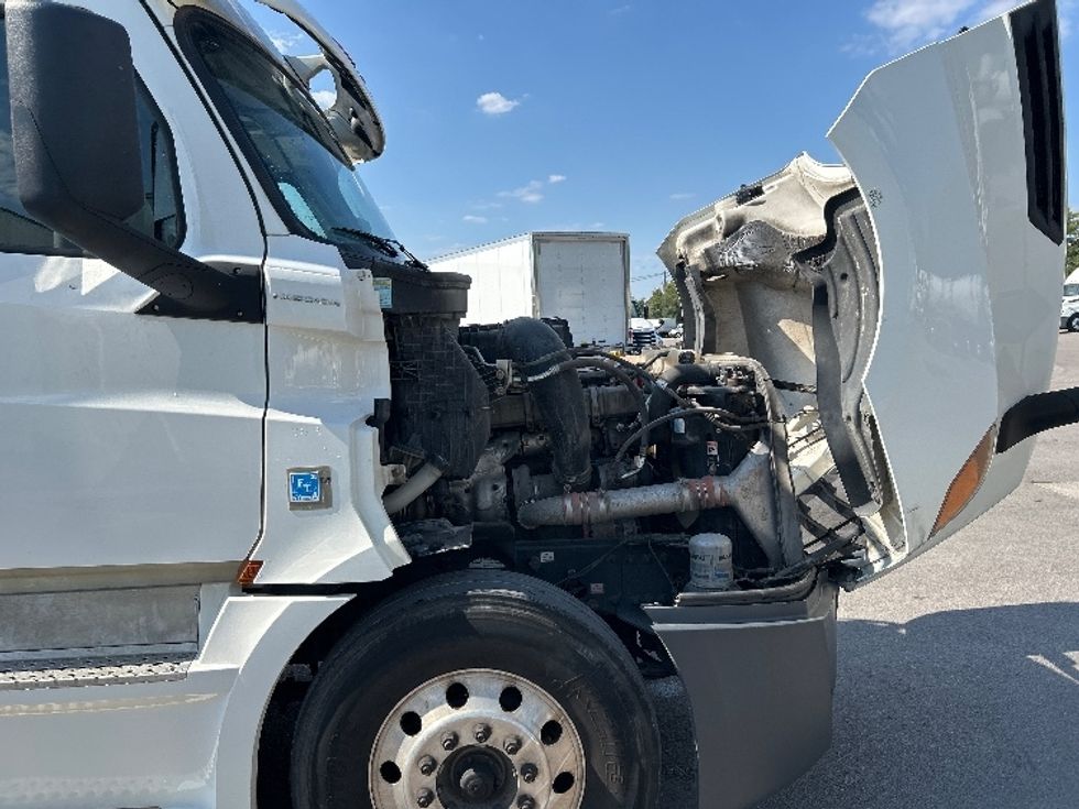 Sleeper Tractor-Heavy Duty Tractors-Freightliner-2020-T12664ST-Louisville-KY-489,405\n\t\tmiles-$ 62,750 - Image 20